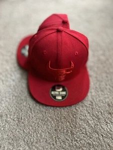 Chicago Bulls Hat Red on Red One Size Ultra Game - Picture 1 of 7