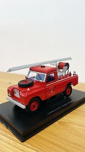Universal Hobbies 1/18 Scale 4427 - Land Rover Series II City of Lyon Firefighte - Picture 1 of 5