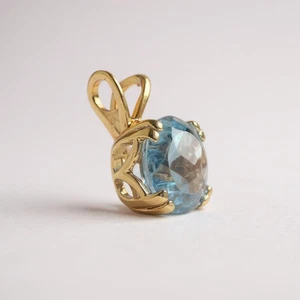 RND Natural Swiss Blue Topaz Gemstone set in DBL Prong 14K Yellow Gold Pendant - Picture 1 of 7