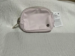Nuevo con etiquetas Bolso Cinturón Lululemon Everywhere Nano Rosa Marea (Raro) - Imagen 1 de 10