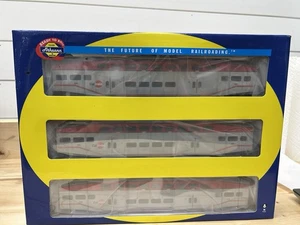 Raro Nuevo Athearn 25948 CALTRAIN Bombardier Coach Car Set #224, 226, 230 HO Escala - Imagen 1 de 2