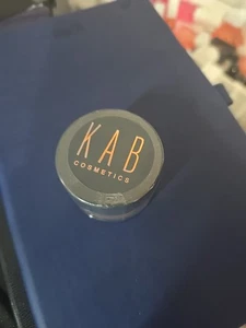 Polvo facial suelto KAB Cosmetics tostadas francesas 2,8 g/,09 oz tamaño de viaje mini - Imagen 1 de 2