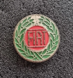 Fiat Brosche grün-rot lackiert 80er Jahre Alt+Original - Maße 26mm - Bild 1 von 2