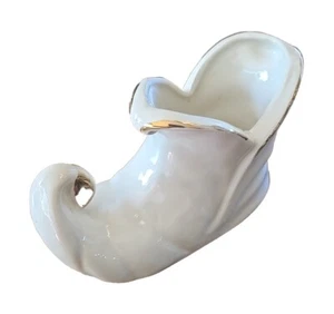 Vintage Shawnee Elfenstiefel Übertopf weiß mit Goldrand - Bild 1 von 8