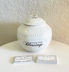 Tarro de cerámica Count Your Blessings con tapa que incluye tarjetas de bendición impresas y en blanco - Imagen 1 de 6