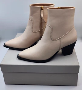Stivali con tacco western Oliver Bonas in pelle bianco sporco taglia UK 5 NUOVI/NUOVI CON SCATOLA PREZZO AL PUBBLICO £ 125 - Foto 1 di 22
