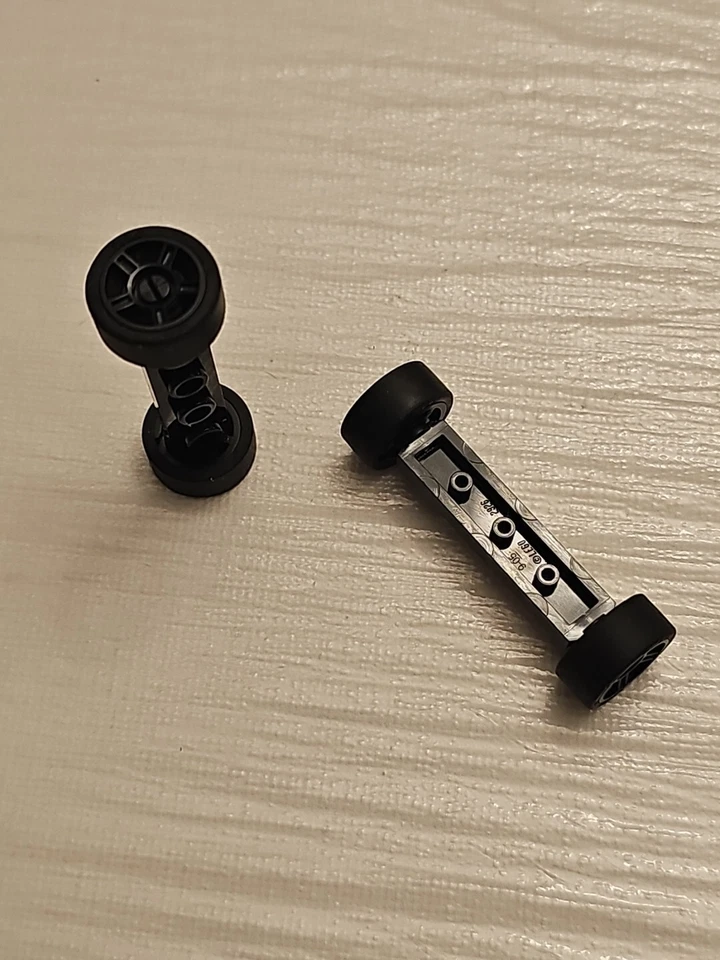 NUEVO LEGO 4X RUEDA NEGRA DIA. 14,58x6,24 (aproximadamente) + 2X PLACA DE RODAMIENTO 1X4 Foto 1 de 1