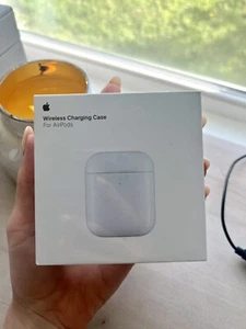 Apple airpods wireless charging case - Picture 1 of 4