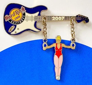 2007 Hard Rock Café Baltimore Sexy Gimnasta Chica Rubia Guitarra Cuelga Le Pin - Imagen 1 de 1