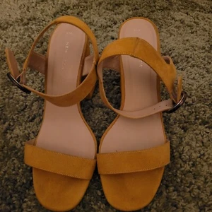 New Look Mustard - Size 8 - Ladies Block Heeled Shoes. - Picture 1 of 8