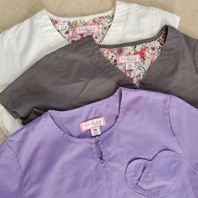 Lote (3) Camisetas Médicas KOI Kathy Peterson XS Púrpura Sólido Blanco Gris Foto 1 de 4