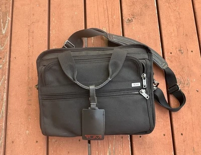 Tumi 26121D4 Expandable Briefcase 2-way Shoulder Bag Nylon Black JS IBO66 Used 5 - Image 1 of 4