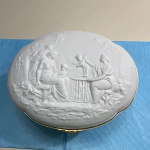 Limoges White Bisque Porcelain Jewelry Casket Dresser Box Cherubs Goddess France - Picture 1 of 9