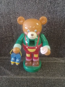 Vintage 1993 Teddybär Weihnachten Holz Nussknacker Schlittschuhe rot Overall - Bild 1 von 2