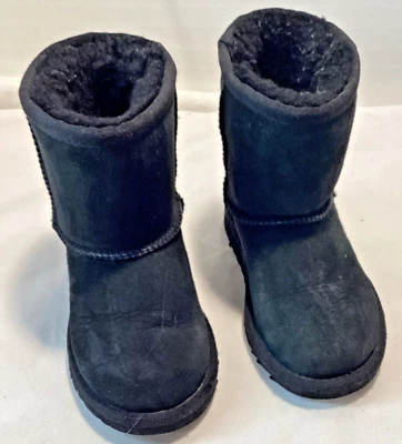 Uggs little girls size Black Size 9   sheepshearing - Image 1 of 4
