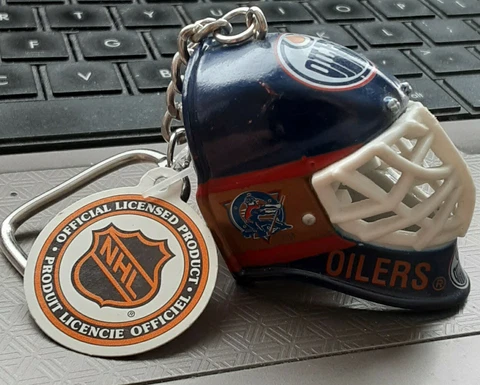 Edmonton Oilers NHL Vintage JFS Lil Sports Brat Goalie Helmet Keychain NEW Cover