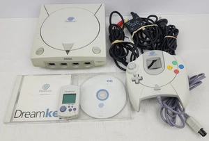 Sega Dreamcast Console PAL Version with Controller VMU + All Cords + Discs - Picture 1 of 15
