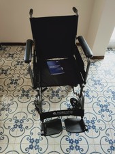 Sedia a rotelle pieghevole