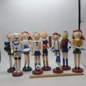 Vintage 8 Joybrite handbemalte Holz Nussknacker Ornamente - Sport - Bild 1 von 14