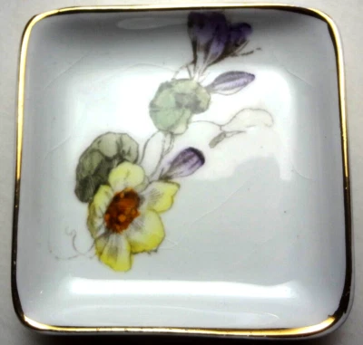 e1900 MADDOCK & COMPANY Royal Stone China 1 FLOR ABIERTA amarillo PAT MANTEQUILLA Foto 1 de 4