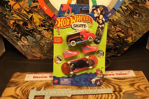 Hot Wheels Skate Tony Hawk Collector Set Fingerboard Pink BlackCat Exclusive Car - Picture 1 of 7