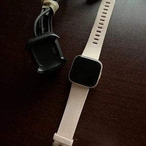 Fitbit Versa 2 Health & Fitness Smartwatch - Petal /Copper Rose Aluminum - Picture 1 of 6