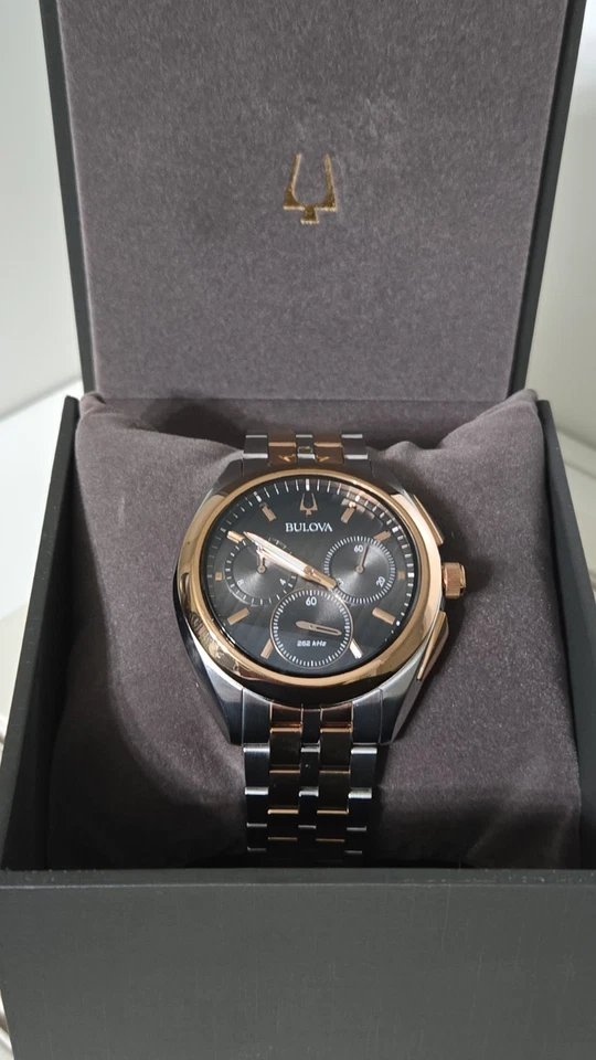 Мужские часы-хронограф Bulova CURV 98A160 двухцветная нержавеющая сталь - Изображение 1 из 4