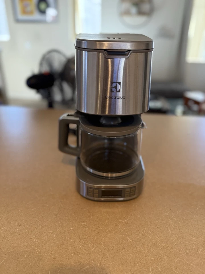 Cafetera de vidrio expresionista Electrolux ELDC12D8PS Foto 1 de 4