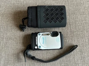 Olympus Stylus TG-870 Tough Camera Silver - Working No Charger - Picture 1 of 4