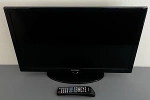 Samsung, 26” LED, HDTV, UN26D4003BD w/USB & HDMI Connections w/Remote - Picture 1 of 10