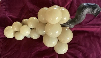 "Racimo de uva de piedra de alabastro vintage mediados de siglo MCM uvas 16"" vástago de madera 10 lb" Foto 1 de 4