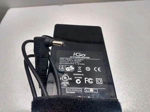 iGo Universal Green Laptop AC Adapter 1 Interchangeable Tip 5V USB Outlet 90W - Picture 1 of 2