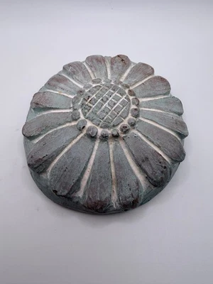 1986 Isabel Bloom Flower Daisy or Sunflower (?) 4" Round - Image 1 of 3