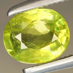 Esfena verde natural ovalada 0,69 quilates ancho 6,2 x 5,1 mm Madagascar, África - Imagen 1 de 4