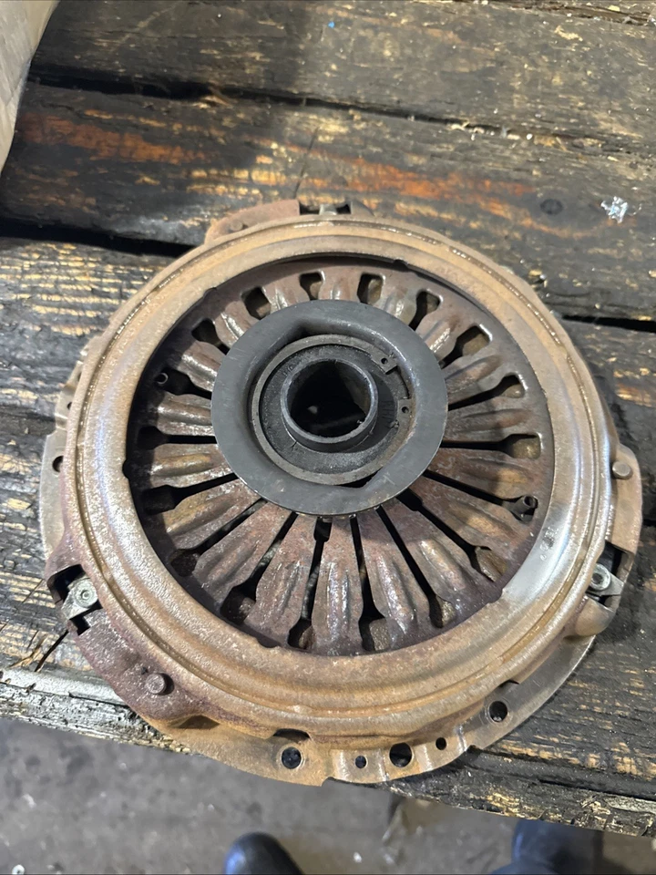 RANGE ROVER P38 2.5 Manual Clutch Pressure Plate  Valeo - Image 1 of 3
