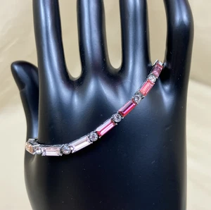 On 34th silberfarben rund & rosa Baguette Flex Tennis Armband Neu mit Etikett $49 - Bild 1 von 6