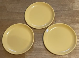 3 Platos de Almuerzo Vintage Rubbermaid 8.5" 3838 Amarillo Brillante Melamina Retro EC - Imagen 1 de 6
