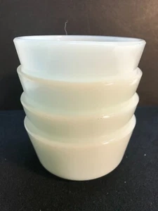 4 VINTAGE 6 oz Anchor Hocking 434 Milk Glass Custard Cups - Picture 1 of 4