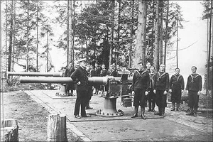Poster, Many Sizes; The Royal Canadian Naval Volunteer Reserve At The Qf 4-Inch - Picture 1 of 1