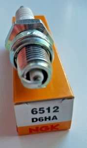 1 X GENUINE NGK D6HA SPARK PLUG - Honda C90 CM91 6 Volt - Picture 1 of 3