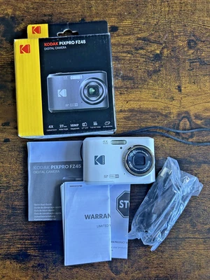 Defekte KODAK PIXPRO FZ45 Kamera Weiß – Display kaputt, startet, Linse fährt aus - Bild 1 von 4