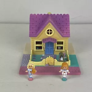 Polly Pocket 1993 Cozy Cottage 100% Complete with 2 Dolls Free Postage - Picture 1 of 9
