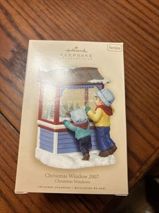 Hallmark Keepsake ventana de Navidad 2007 silbato parada tren tienda adorno 4"" - Imagen 1 de 2