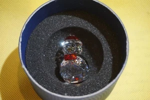 NEW, IN THE ORIGINAL BOX, SWAROVSKI ROCKING PENGUIN MIB #5289413 - Picture 1 of 4