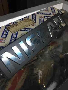 DATSUN NISSAN Urvan E23 Front grille ORNAMENT Emblem Genuine Part Nos Japan - Picture 1 of 5
