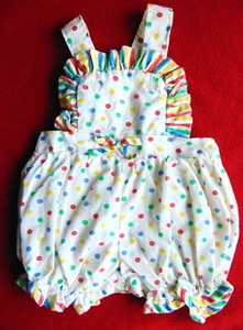 DE COLECCIÓN DÉCADA DE 1950 ADORABLE TRAJE DE SOL PARA BEBÉ LUNARES ~ TALLA 0-6 MESES - Imagen 1 de 9