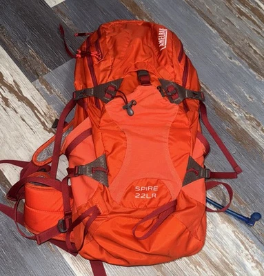 Mochila feminina de hidratação CamelBak Spire 22LR – Reservatório 3L - Laranja - Imagem 1 de 4