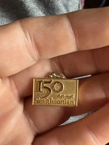 150 Años Smithsonian 1896 1996 Souvenir Solapa Pin Trasero - Imagen 1 de 2