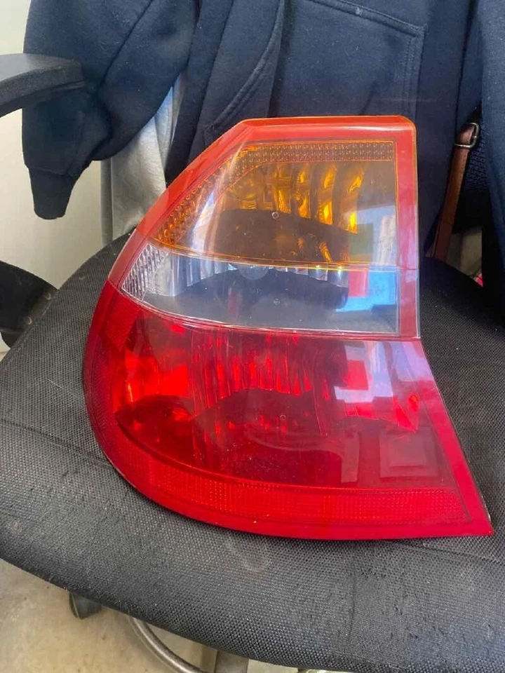 Conjunto de luz trasera izquierda Chrysler 300M 2001-2004 usado. Foto 1 de 1