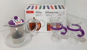 Bodum Assam Teepresse Set Teekanne Presse + 2 Glastassen + Löffel lila neu unbenutzt - Bild 1 von 7